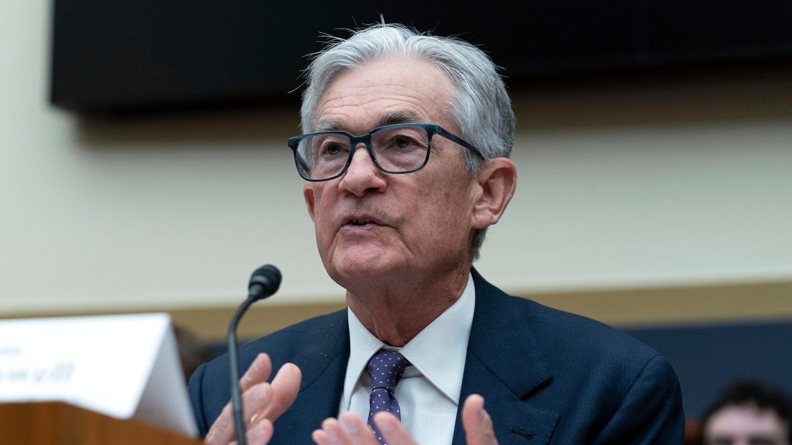 Federal Reserve officials view the risks of the highest inflation ahead, support break in rate cuts