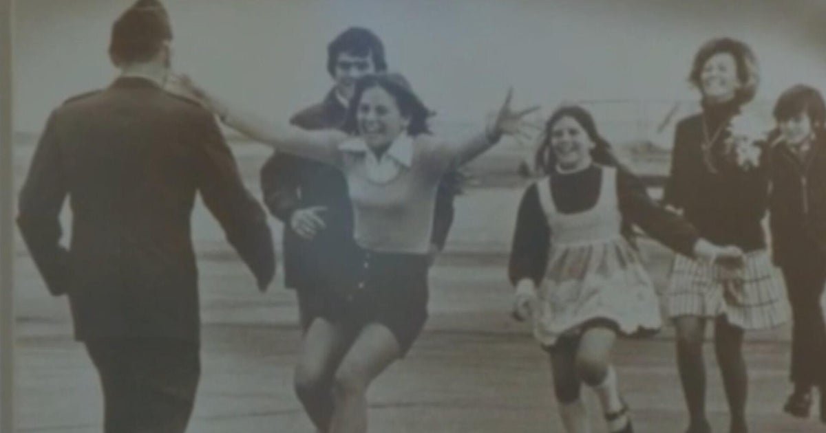 Remember a soldier's iconic photo that returns home from Vietnam