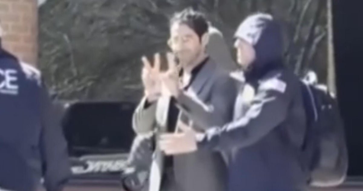 Mohsen Mahdawi says ice agents, they put it on the plane for the deportation before detention