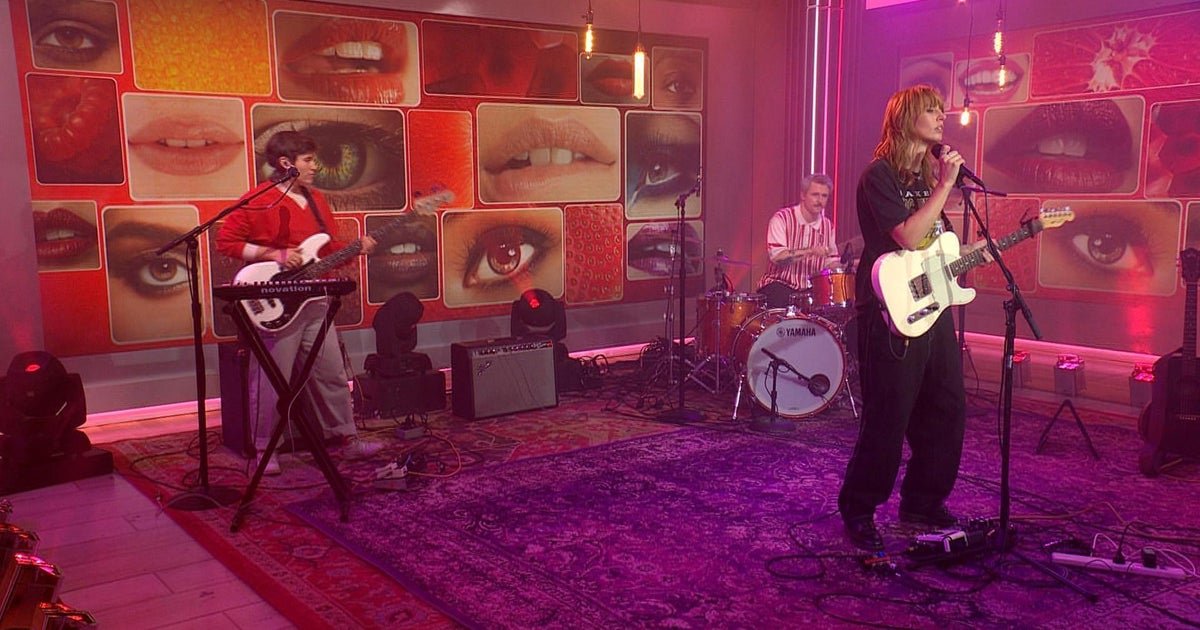 SESSION SESSIONS: Gordi executes "peripheral lover"