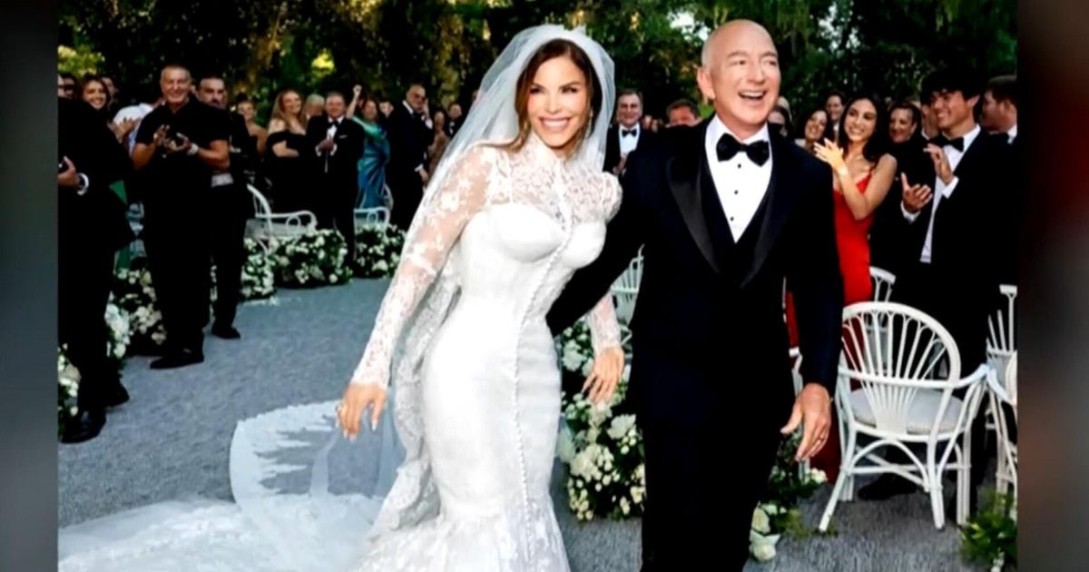Jeff bezos and lauren sanchef sheck vows in starded choice ceremony