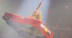 Beyoncé powers through the frightening car malfunction during the concert "Cowboy Carter in Houston