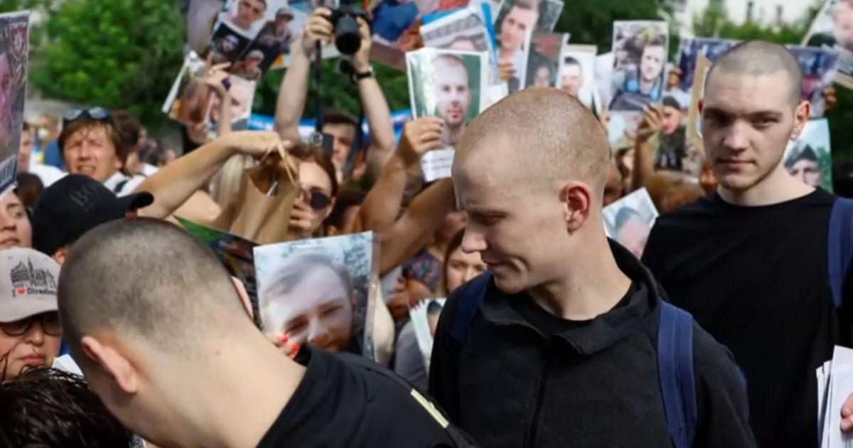 Russia and Ukrainian carrying the prisoner exchange