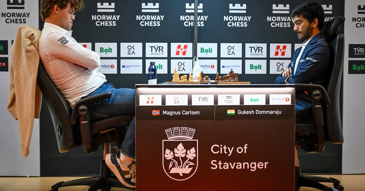 Magnus Carlsen, No. 1 Fist key, slams point on the table after losing to St. Alps Champ Guoksh Dommar