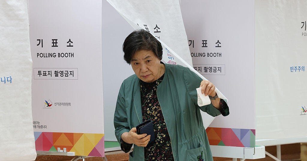 Koreans to the South Vote for the new president after Yoon SUk Yeol's Oster on the Law Legis