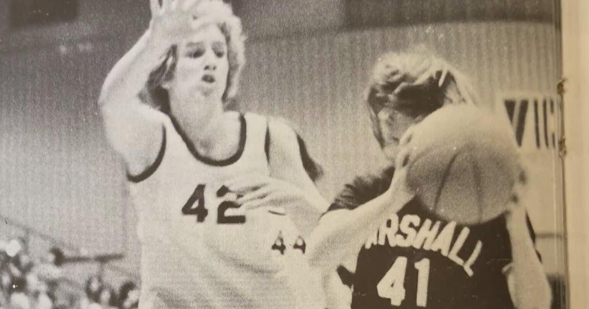 By title IX Packacherer to Valkyries Superfan: Lucy Bladsoe Trimic Trimic Trailing