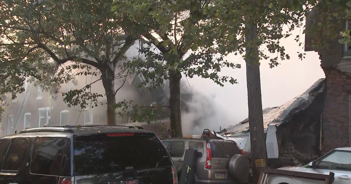 Multiple Rowome Builds Collapse after fire and explosion in Philadelphia, at least 2 hospitalized people