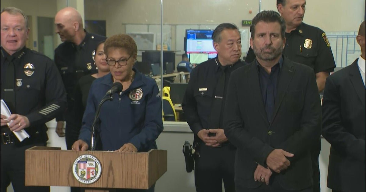 Los Angeles Mayor Advertising Curfew as Anti-Ice Protest continue to the center