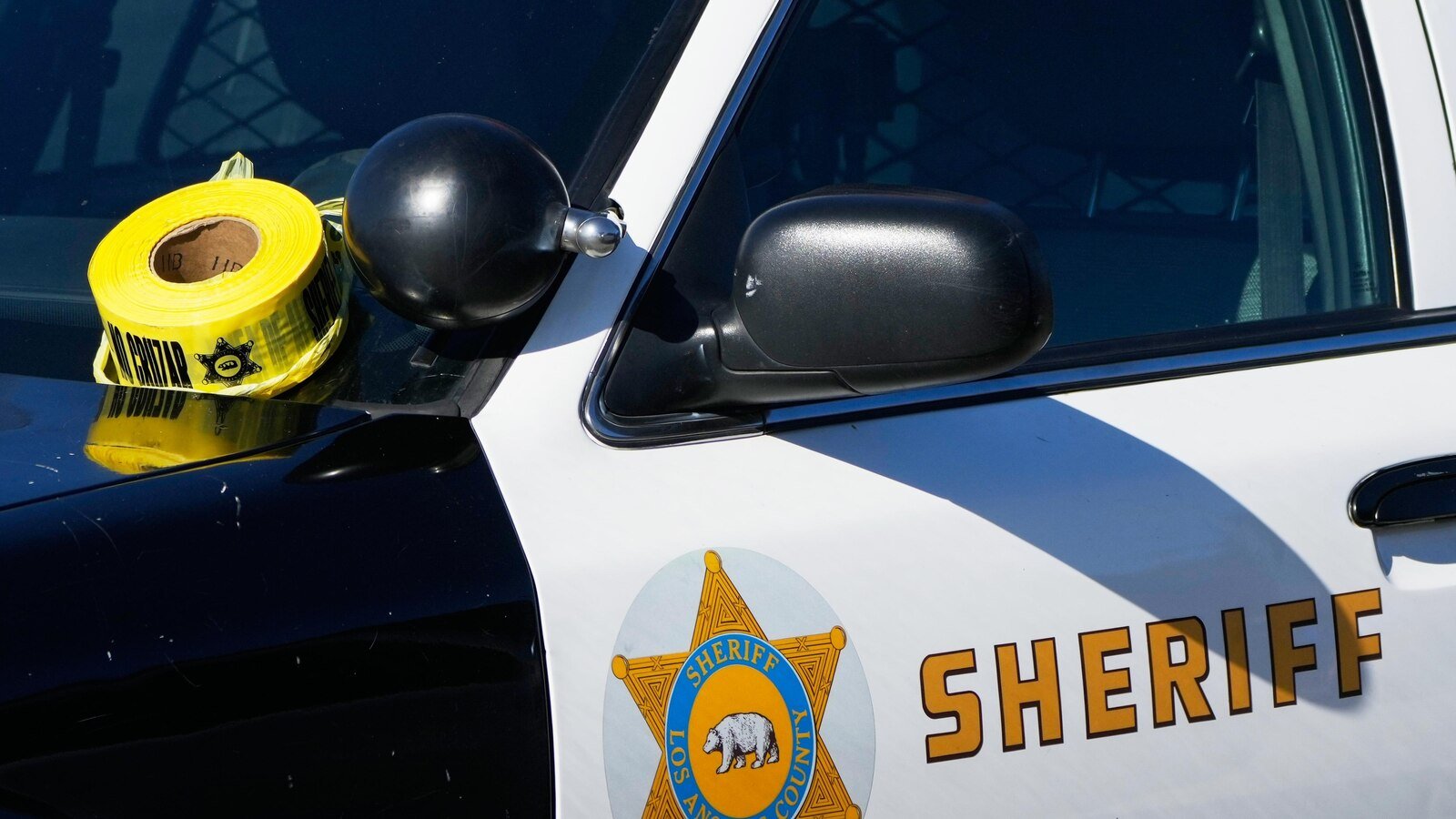 1 official killed, 1 injured and another dead man in Lov Angeles County Shooting