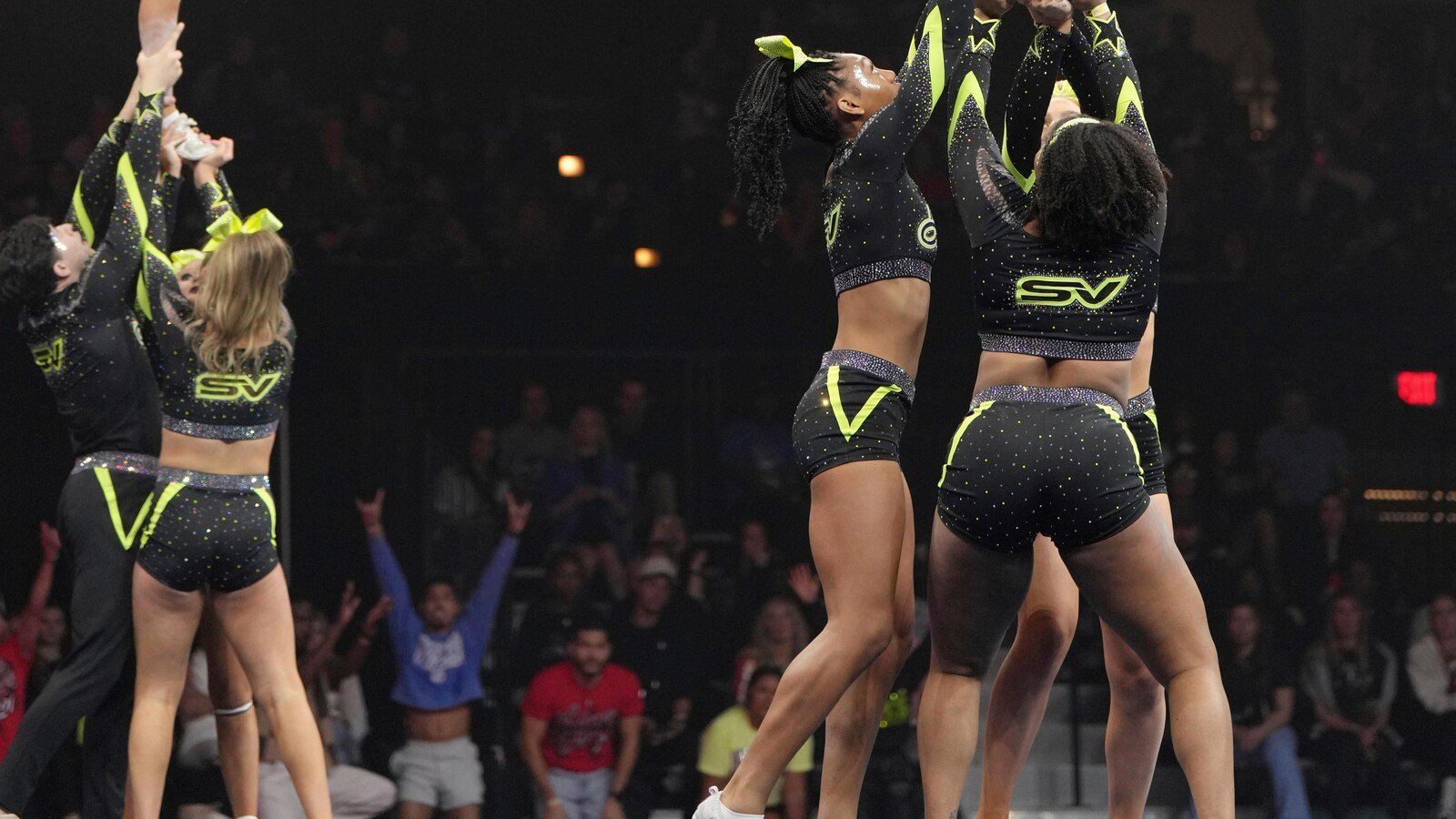 Cheerleaders can now go: varsity spirit's new leage offerty pay