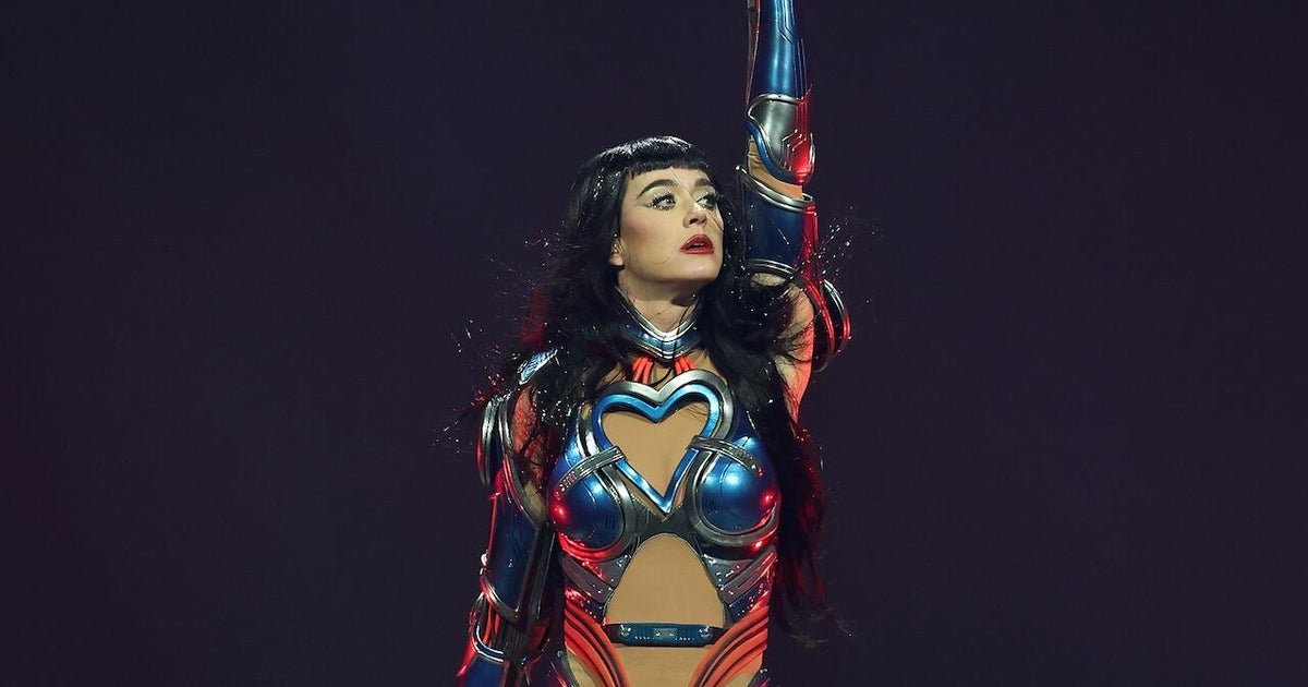 Katy Perry's Credit, almost in the above to her crowd