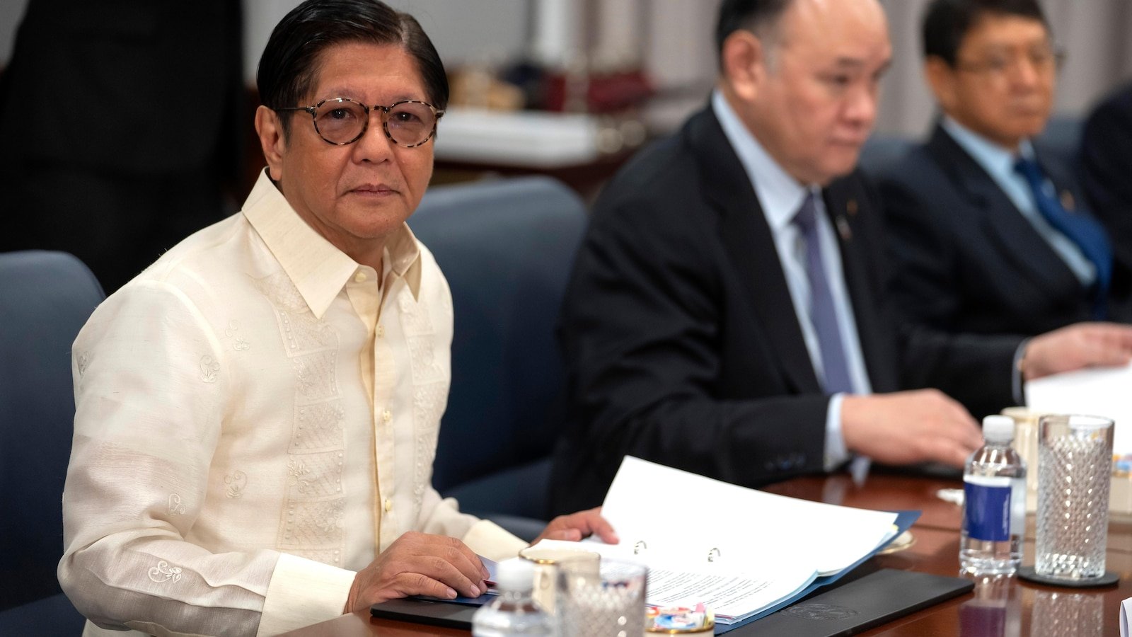 Trump and a Filipino head plan to speak and China to China