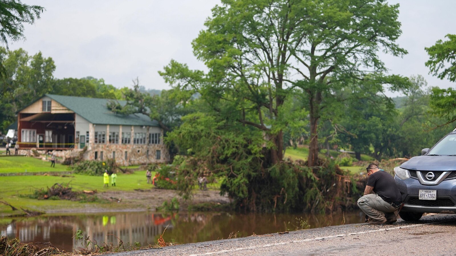 3 people always miss the mortal floods in the TEXAS County, falling out of almost 100