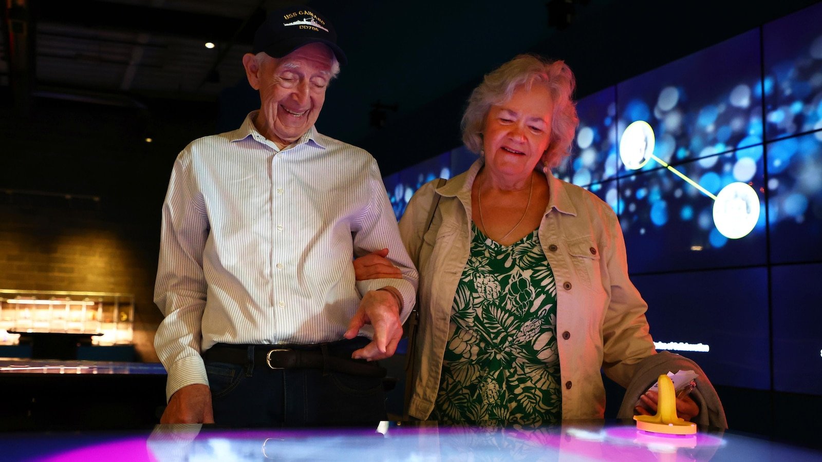 Memory cafals in the national comedy center that ignite laughter and the connection for the patients dementie