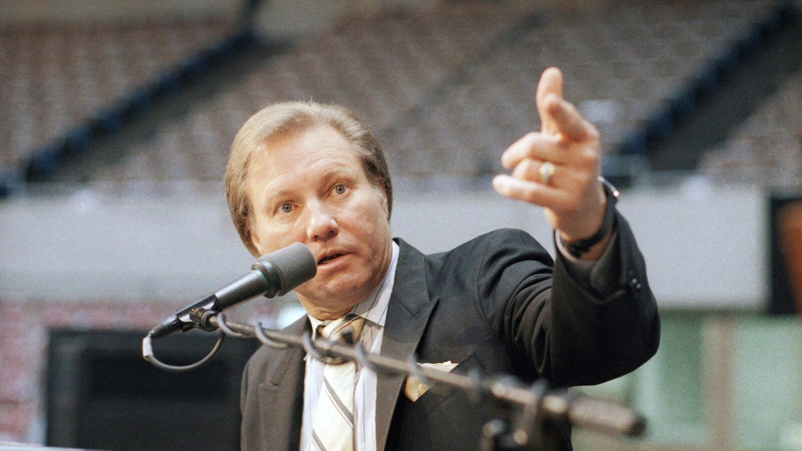 Televangelist Jimmy Bewaggart, that Ministry has been tapped by prostitution scandals, die 90